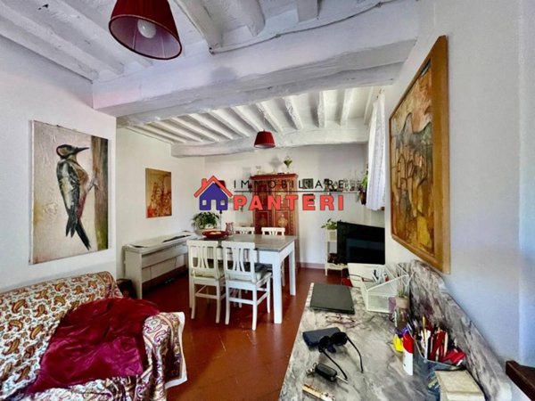 casa indipendente in vendita a Pescia in zona Veneri