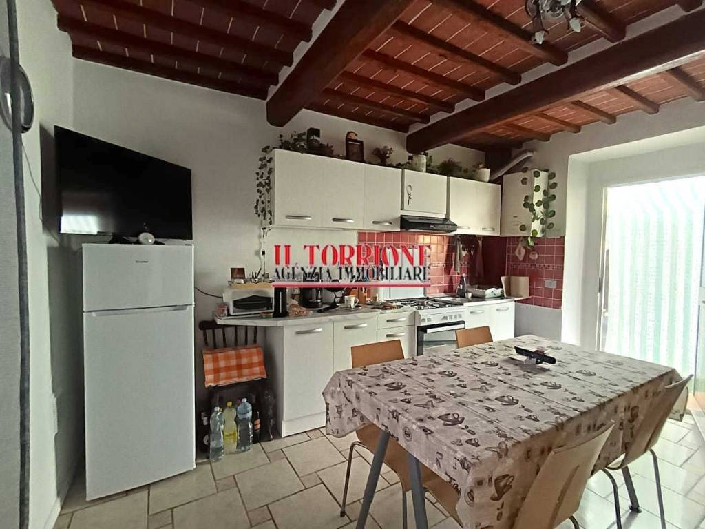 appartamento in vendita a Pescia in zona Pescia Morta