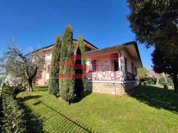 casa indipendente in vendita a Pescia