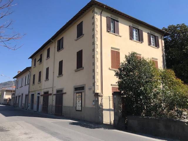 casa indipendente in vendita a Pescia