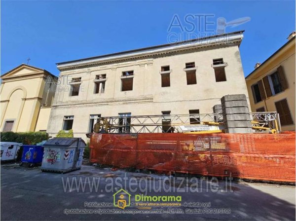 negozio in vendita a Pescia