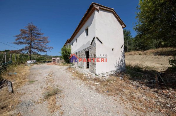 casa indipendente in vendita a Pescia