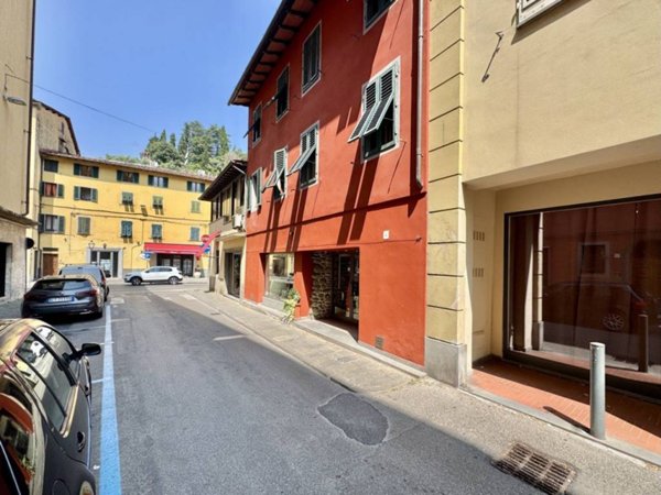 negozio in vendita a Pescia