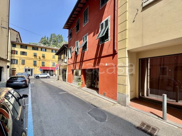 negozio in vendita a Pescia