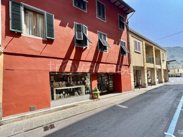 negozio in vendita a Pescia