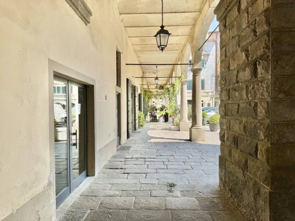negozio in vendita a Pescia