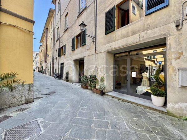 negozio in vendita a Pescia