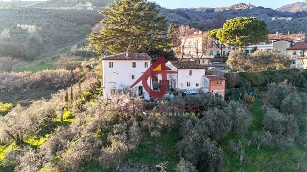 casa indipendente in vendita a Pescia