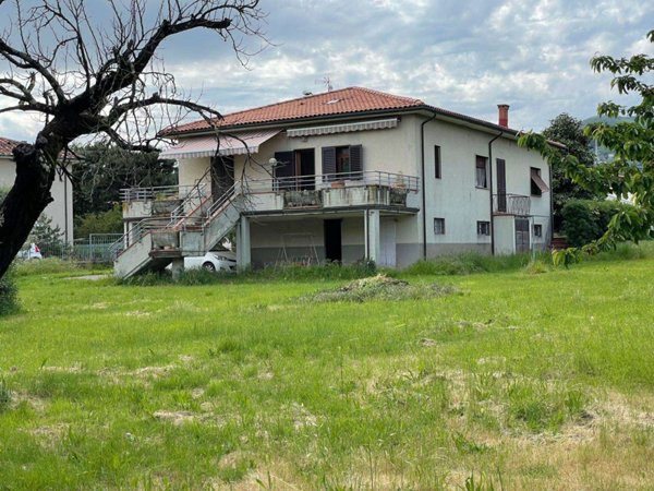 casa indipendente in vendita a Pescia in zona Collodi