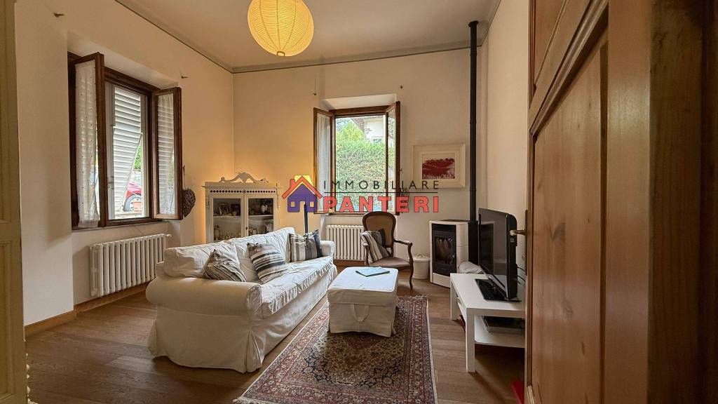 casa indipendente in vendita a Pescia