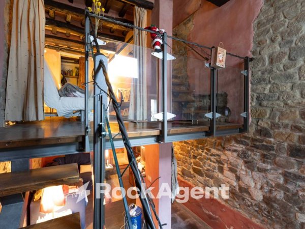 casa indipendente in vendita a Pescia in zona Medicina