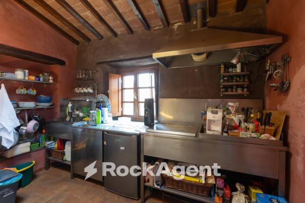 casa indipendente in vendita a Pescia in zona Medicina