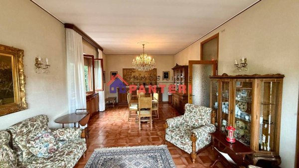 casa indipendente in vendita a Pescia