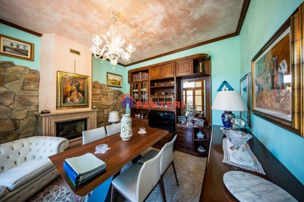 casa indipendente in vendita a Pescia