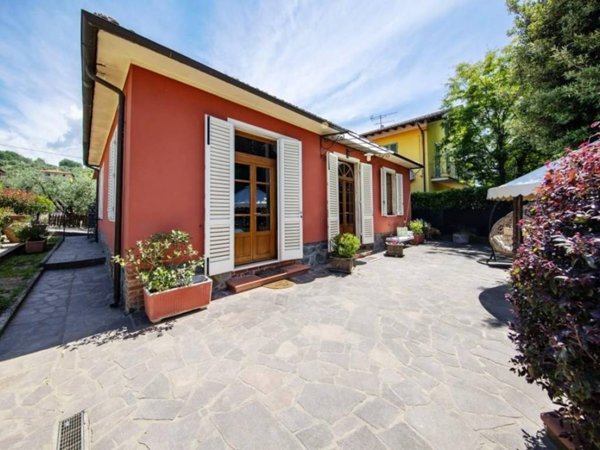 casa indipendente in vendita a Pescia in zona Collodi