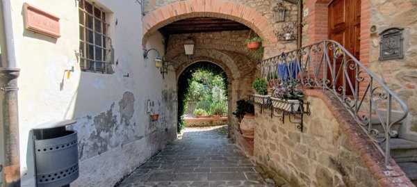 casa indipendente in vendita a Pescia in zona Collodi