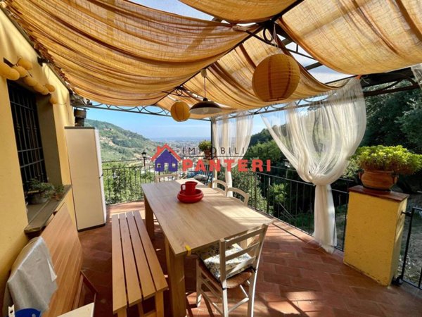 casa indipendente in vendita a Pescia