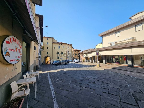 negozio in vendita a Pescia