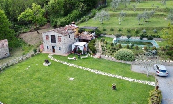 casa indipendente in vendita a Pescia