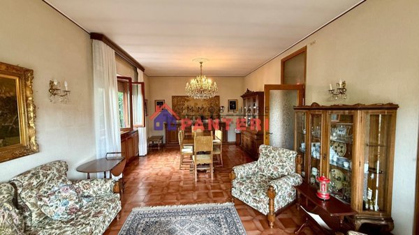 casa indipendente in vendita a Pescia