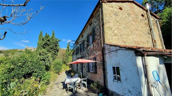 appartamento in vendita a Pescia in zona Pietrabuona