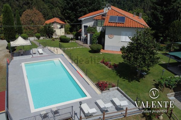 casa indipendente in vendita a Pescia in zona Medicina
