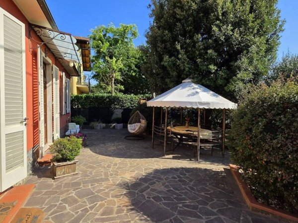 casa indipendente in vendita a Pescia