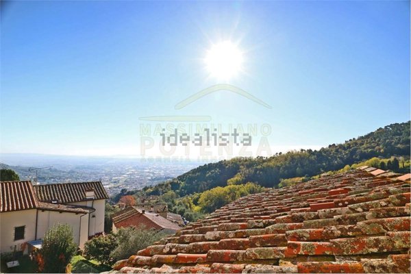 casa indipendente in vendita a Pescia in zona Collodi