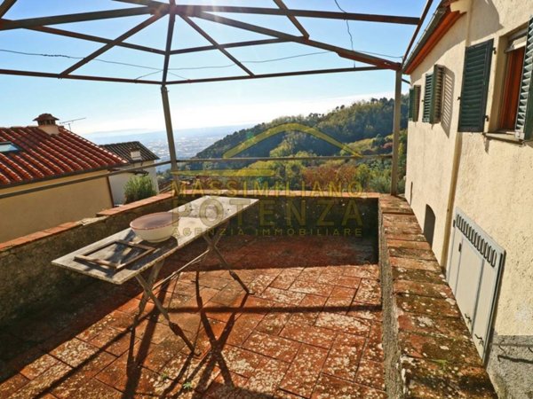 casa indipendente in vendita a Pescia