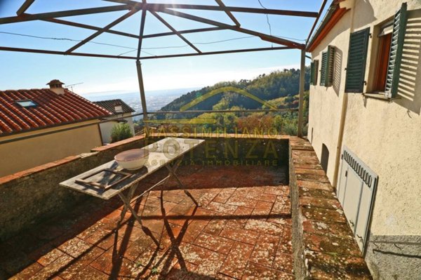 casa indipendente in vendita a Pescia