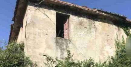 casa indipendente in vendita a Pescia in zona Veneri