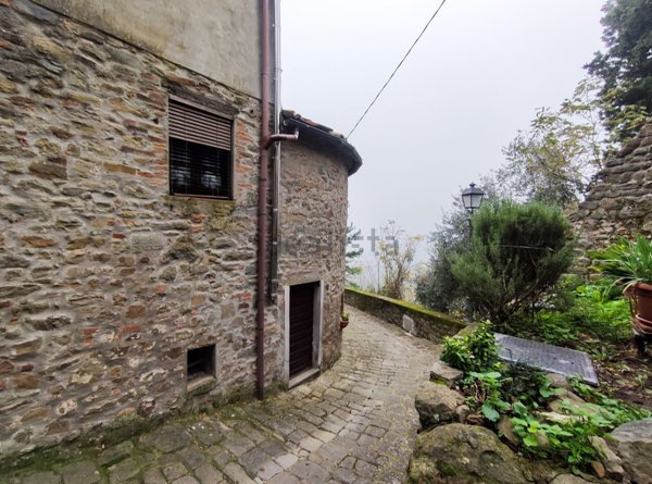 casa indipendente in vendita a Pescia in zona Collodi