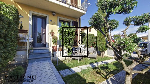 casa indipendente in vendita a Pescia in zona Collodi