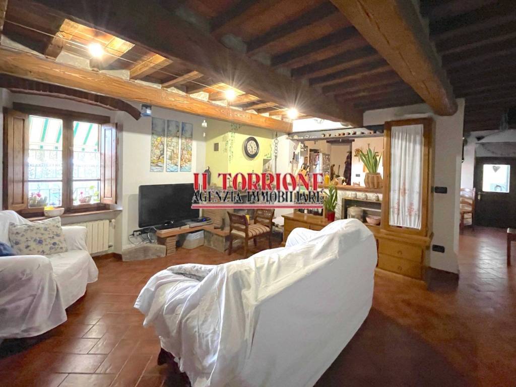 casa indipendente in vendita a Pescia