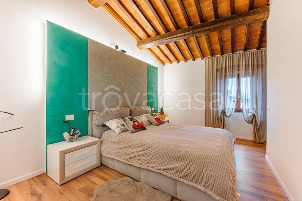 casa indipendente in vendita a Pescia