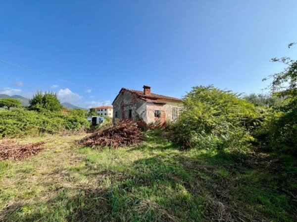 casa indipendente in vendita a Pescia in zona Pescia Morta