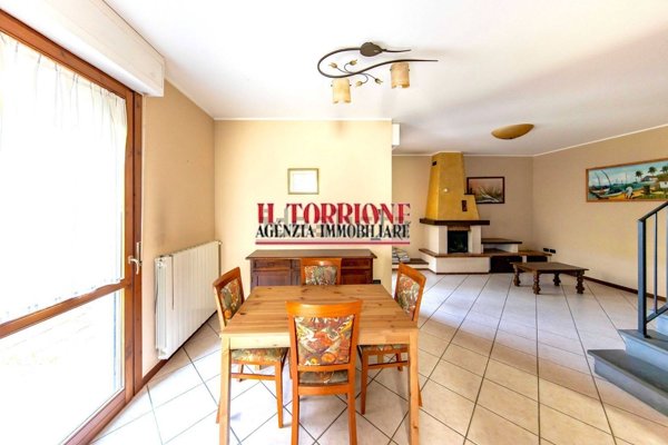 casa indipendente in vendita a Pescia
