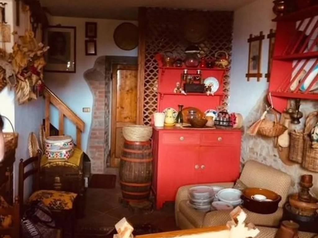 casa indipendente in vendita a Pescia in zona Medicina