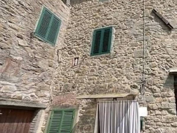 casa indipendente in vendita a Pescia in zona Castelvecchio