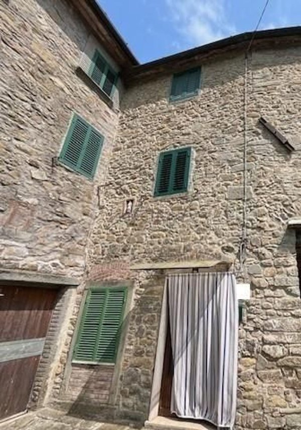 casa indipendente in vendita a Pescia in zona Castelvecchio