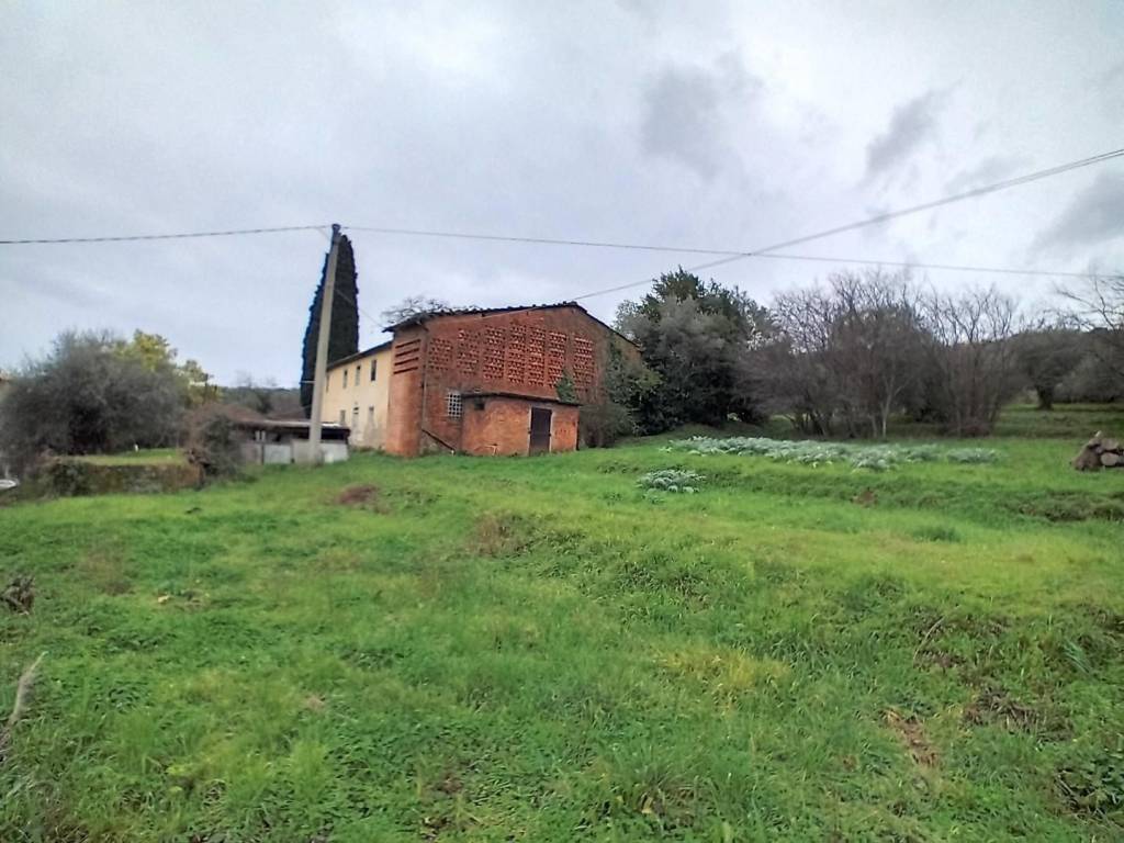 casa indipendente in vendita a Pescia