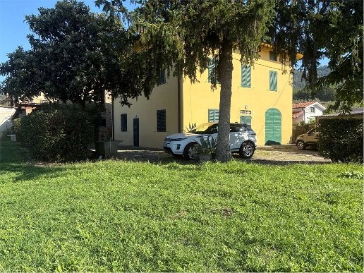 casa indipendente in vendita a Pescia in zona Collodi