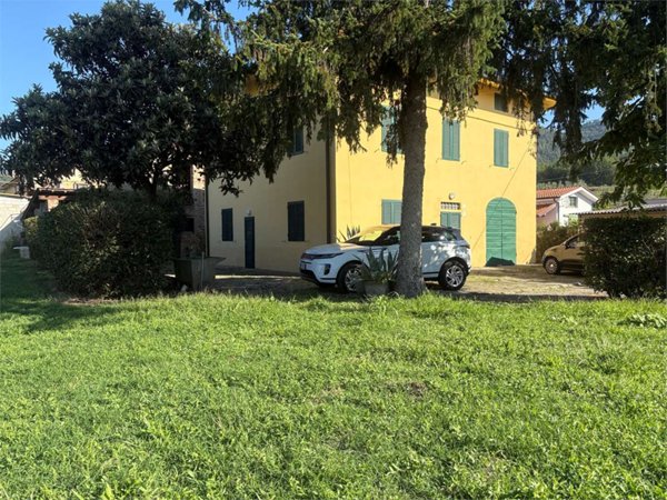 casa indipendente in vendita a Pescia in zona Collodi