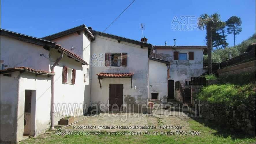 casa indipendente in vendita a Pescia