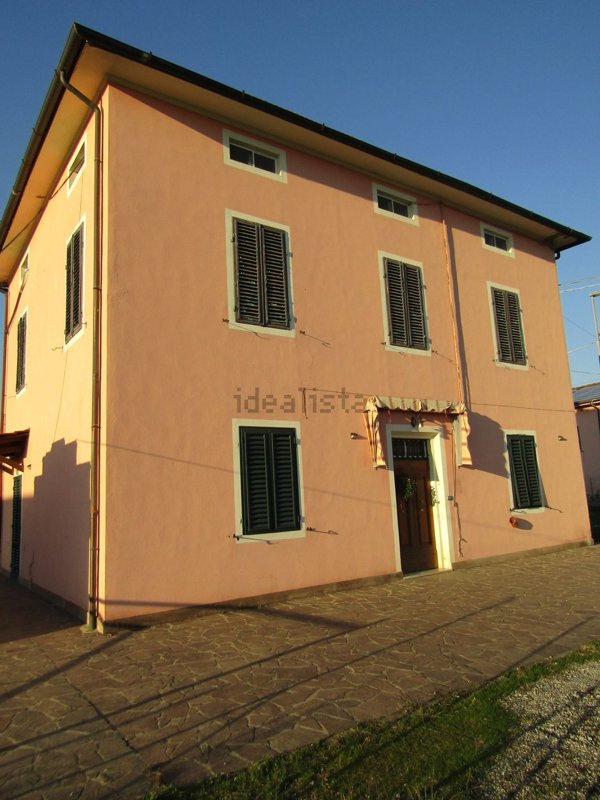 casa indipendente in vendita a Pescia