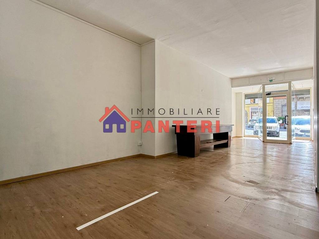 negozio in vendita a Pescia