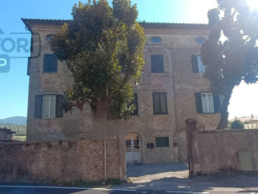 appartamento in vendita a Pescia in zona Veneri