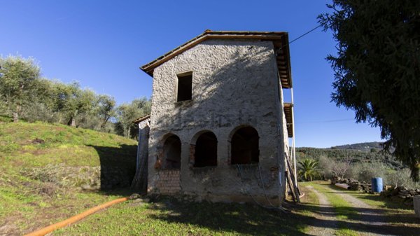 casa indipendente in vendita a Pescia