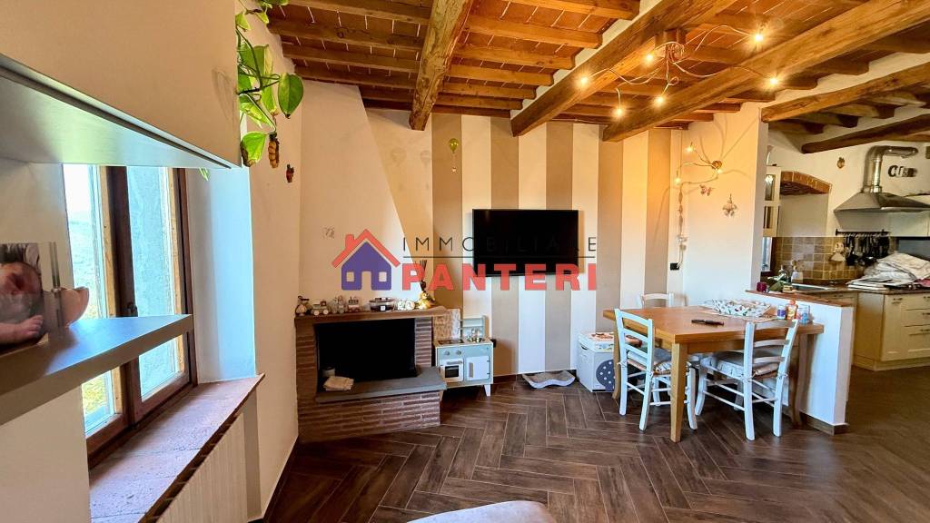 casa indipendente in vendita a Pescia in zona Vellano
