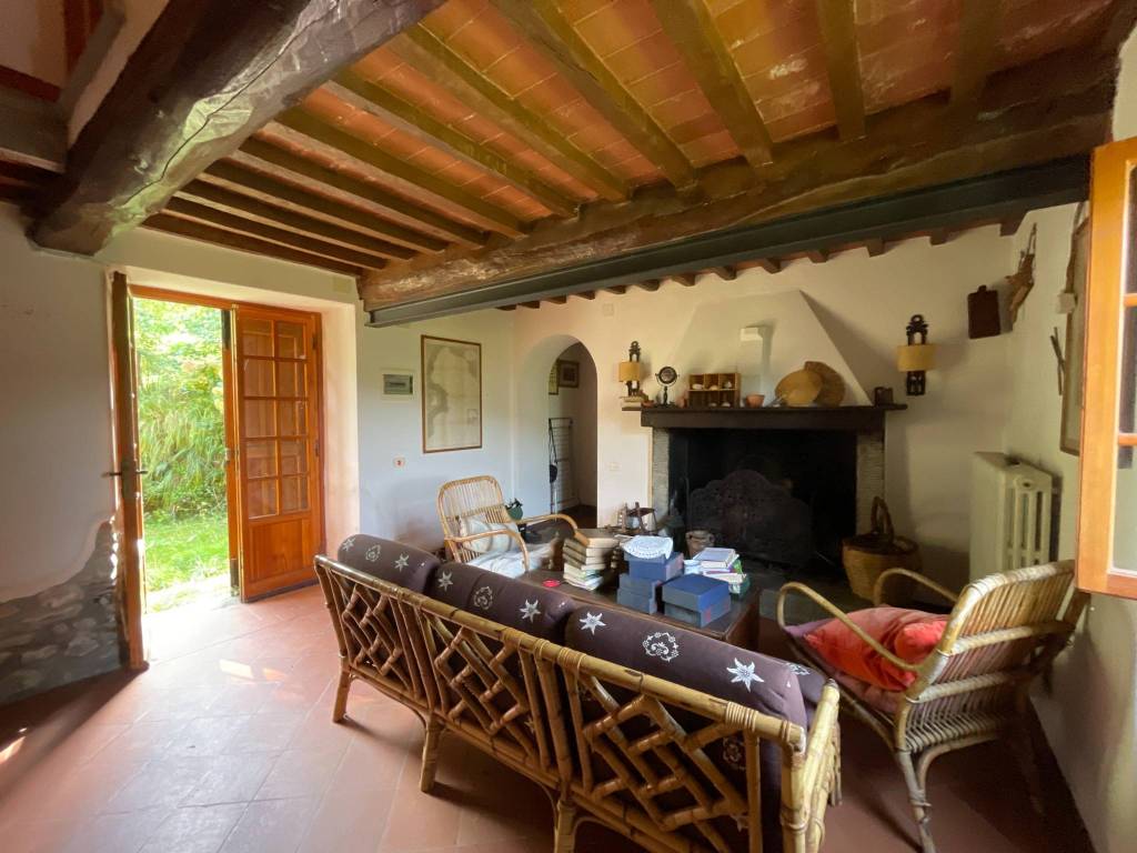 casa indipendente in vendita a Pescia